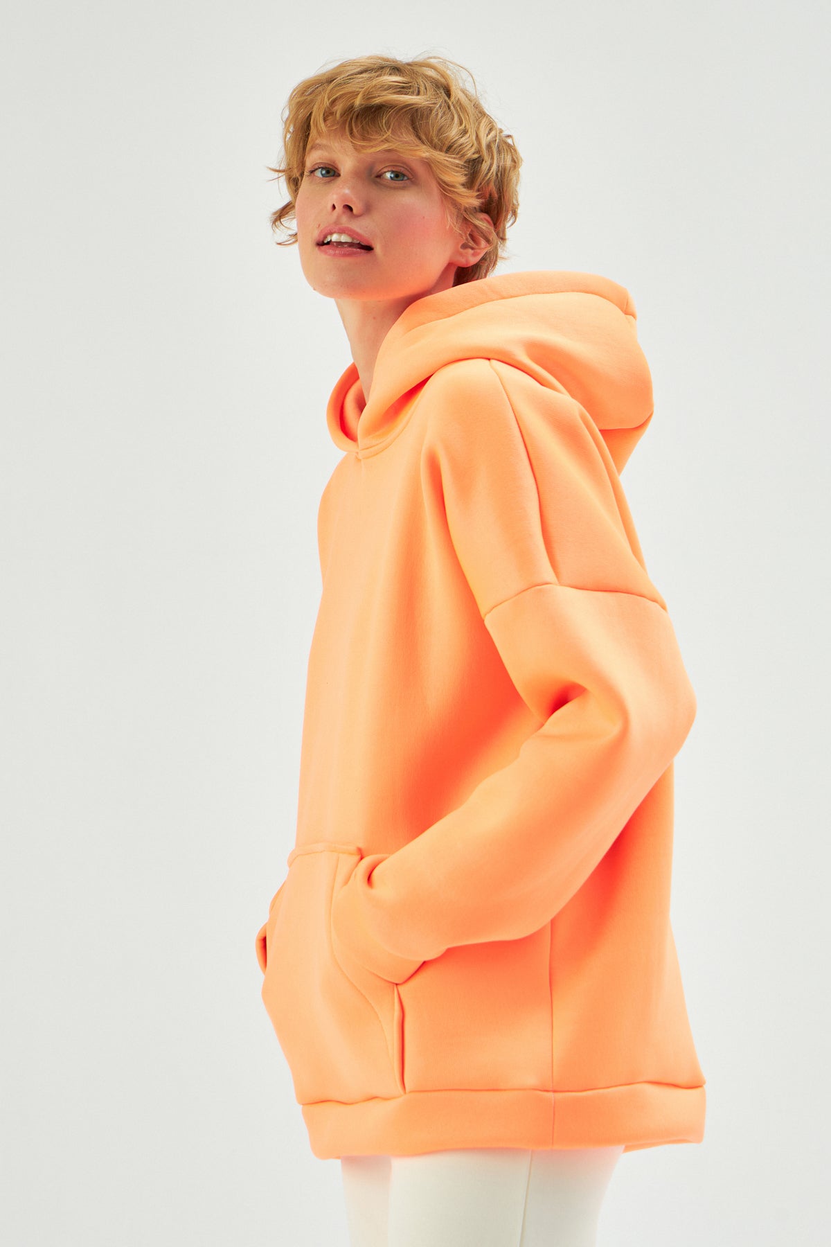 MUNI MUNI - Oversize Neon Hoodie - orange