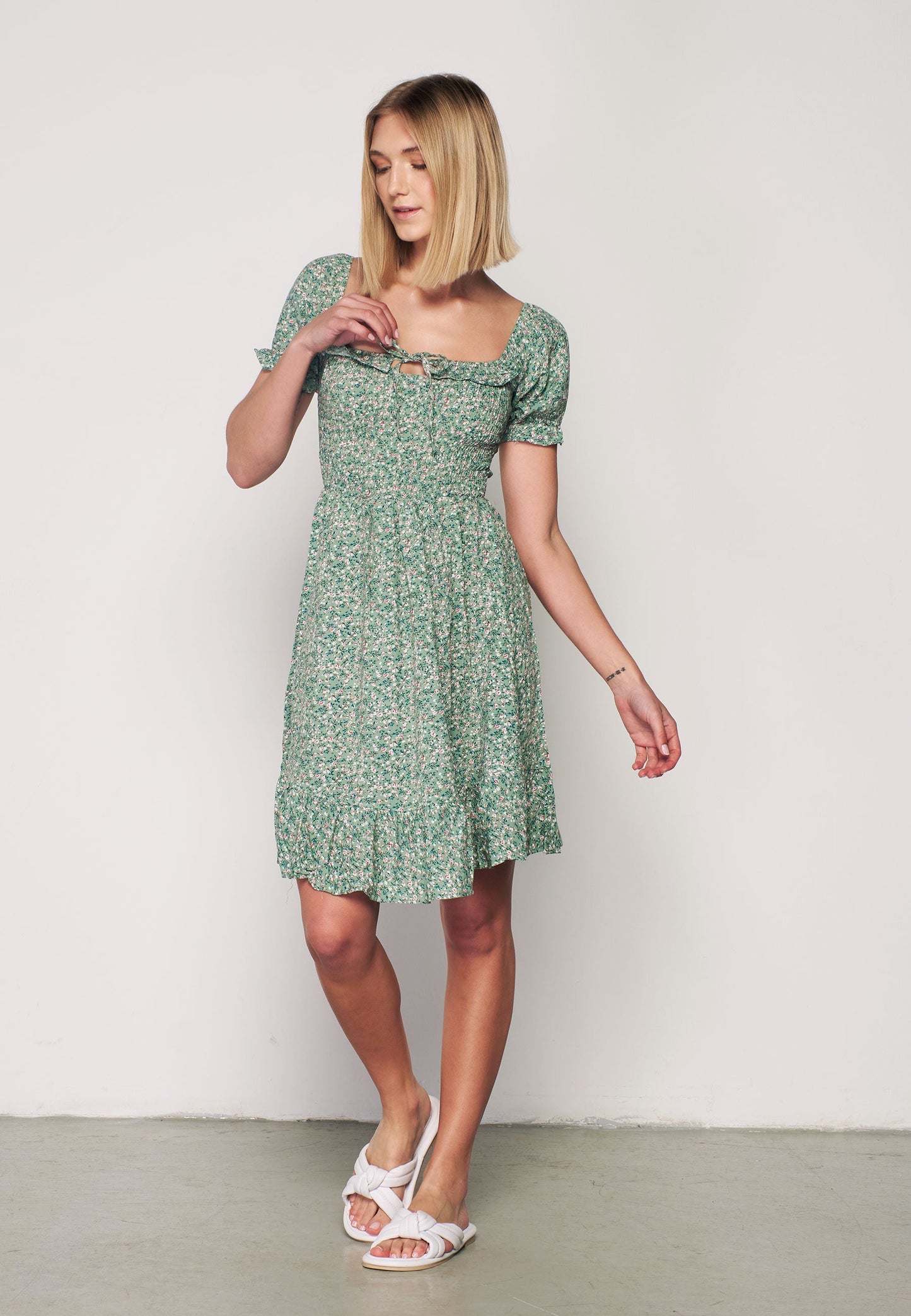 Small Floral Patterned Dress with Guipeli String Ties