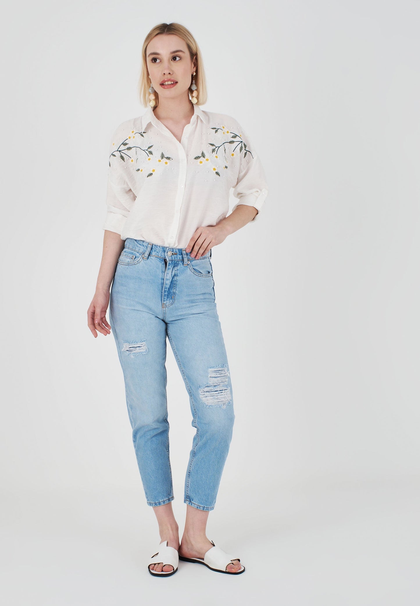 Daisy Embroidered Sleeve Folded Ayrobin Linen Shirt