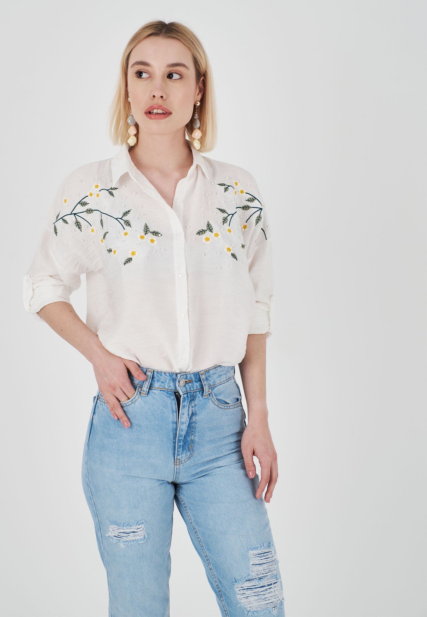 Daisy Embroidered Sleeve Folded Ayrobin Linen Shirt