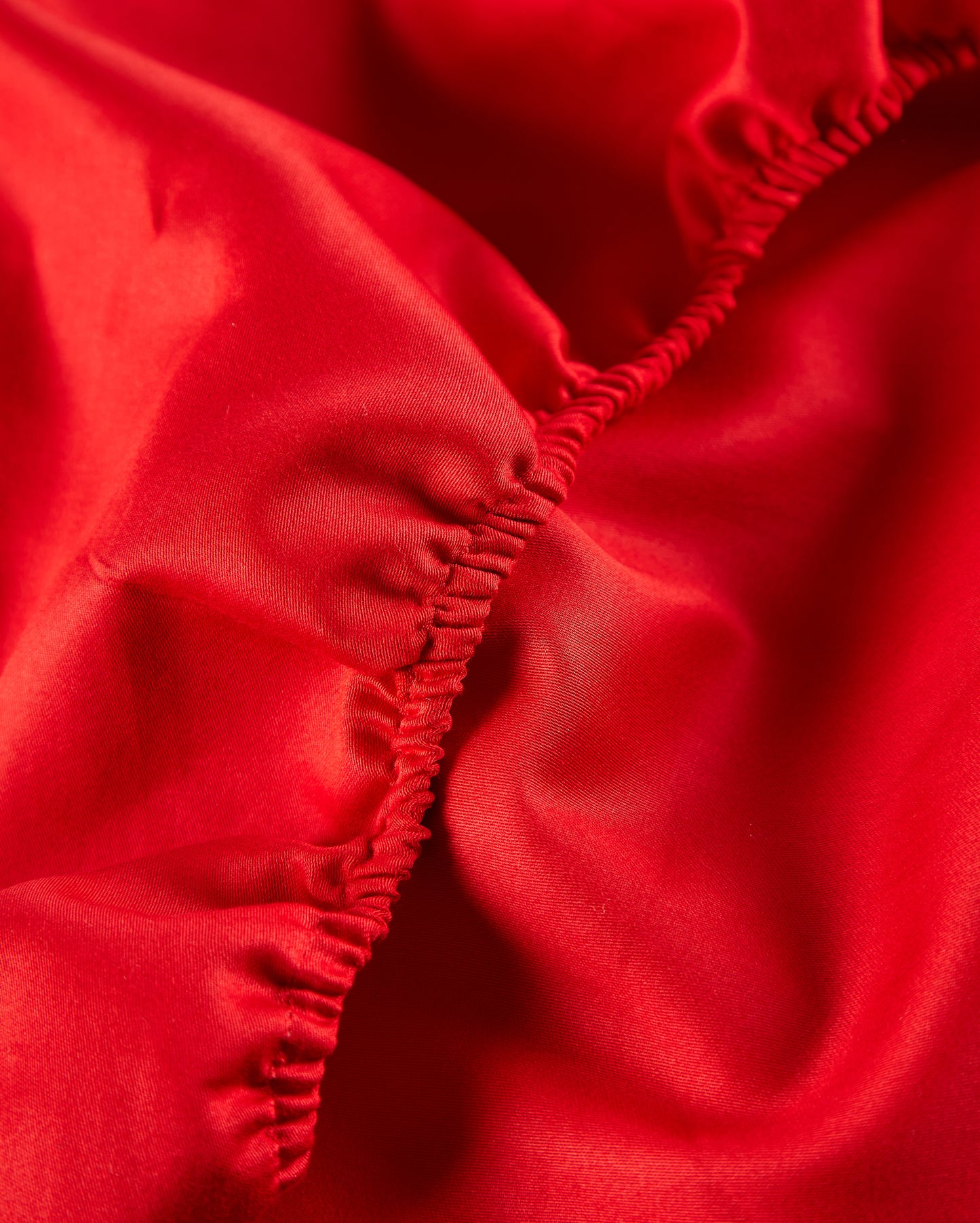 Reversible Sateen Bedding Set - Fuchsia & Red
