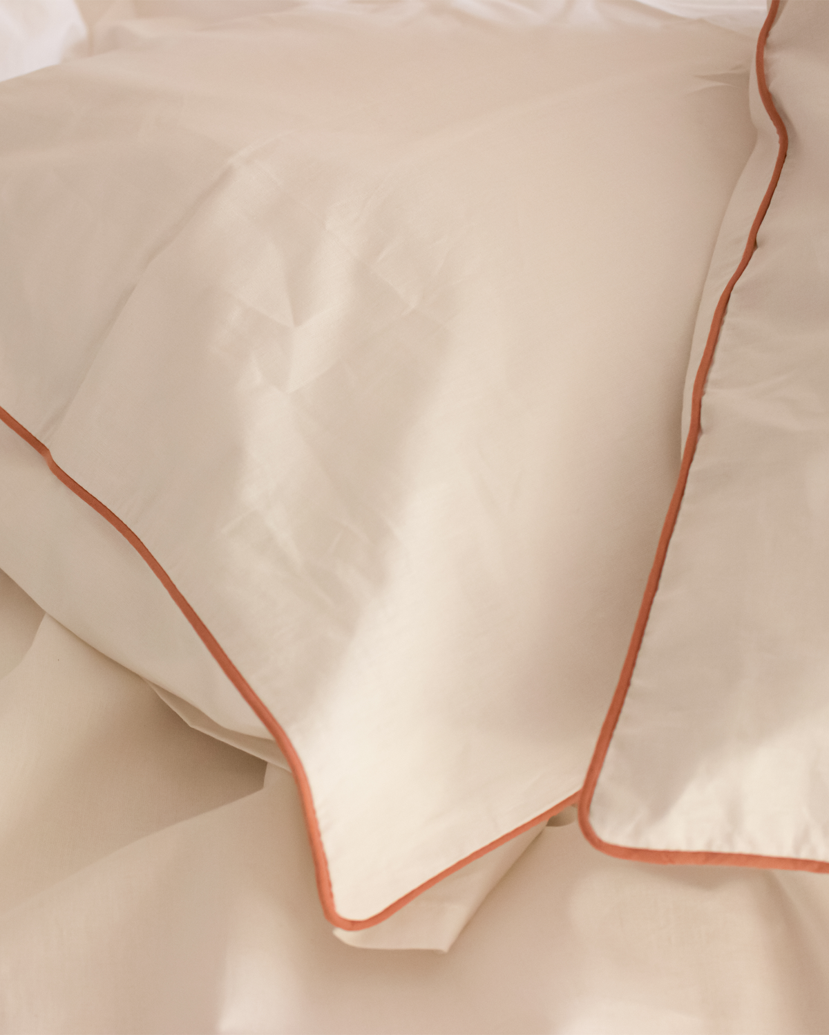 Classic Percale - Duvet Cover Set - White with Peach Piped Edge